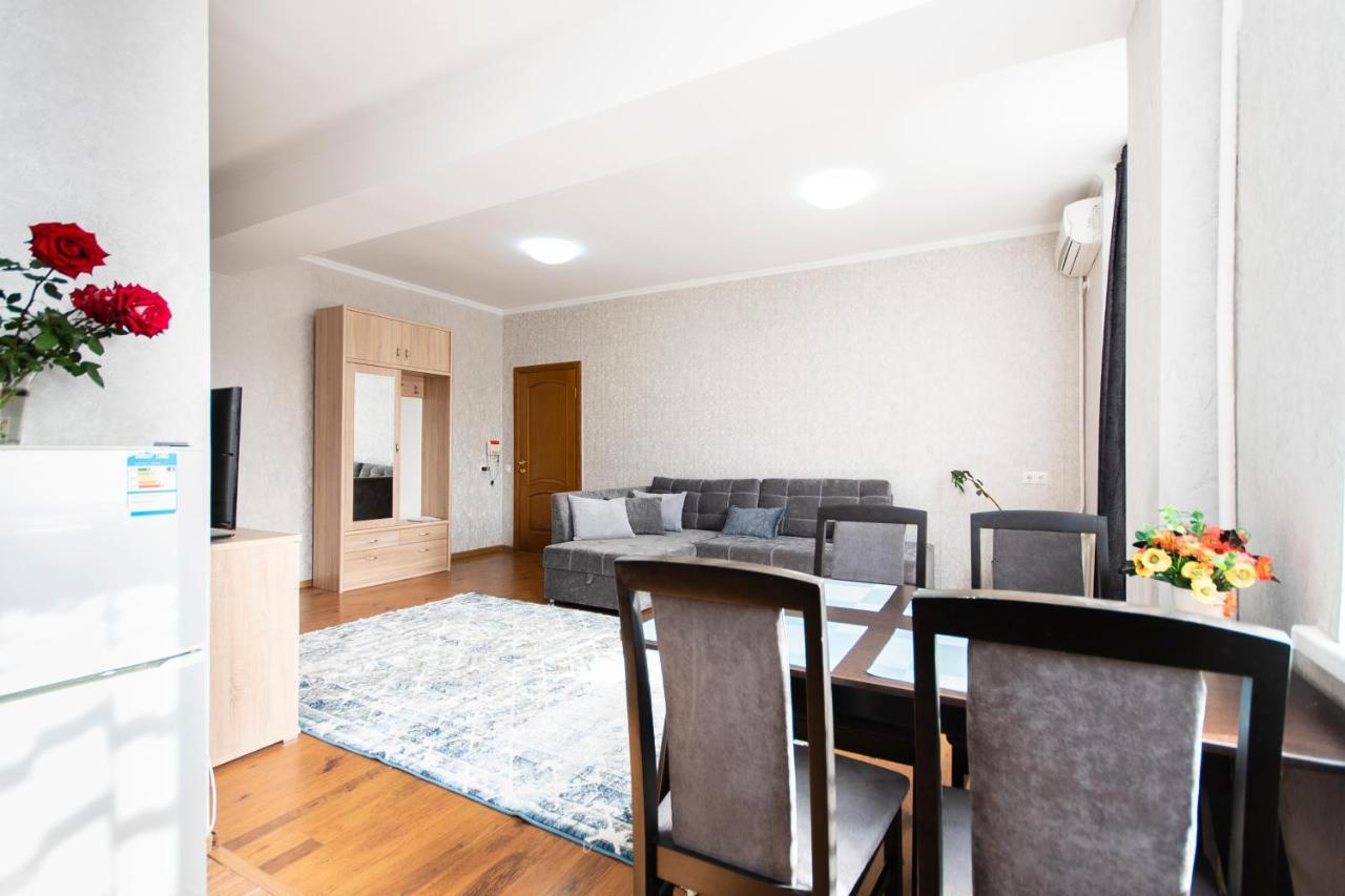 Comfortable Apartment In The Golden Square. Almaty Exterior photo